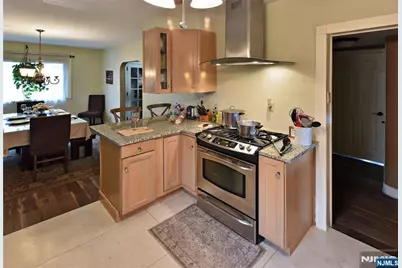 585 Monroe Place, Ridgefield, NJ 07657 - Photo 10
