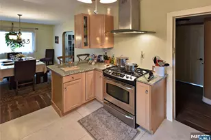 585 Monroe Pl, Ridgefield, NJ 07657 - Photo 10