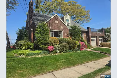 585 Monroe Place, Ridgefield, NJ 07657 - Photo 2