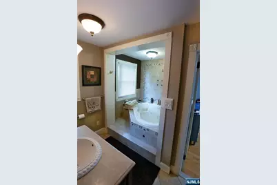 585 Monroe Place, Ridgefield, NJ 07657 - Photo 14