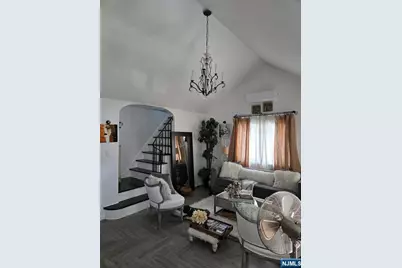 239 Baldwin, Hasbrouck Heights, NJ 07604 - Photo 4