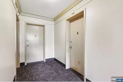 3060 Edwin 3D #3D, Fort Lee, NJ 07024 - Photo 4
