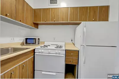 6 Horizon #306, Fort Lee, NJ 07024 - Photo 14