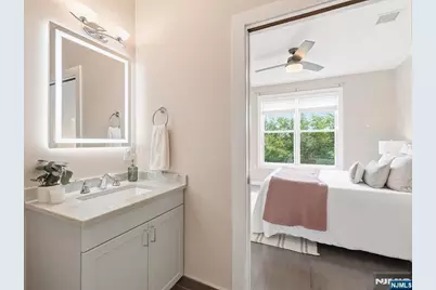 302 Palisade Avenue 404 #404, Jersey City, NJ 07307 - Photo 16