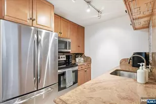 300 Winston Dr L5, Cliffside Park, NJ 07010 - Photo 24