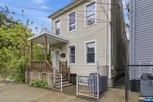 31 Hillman St, Paterson, NJ 07522 - Photo 2