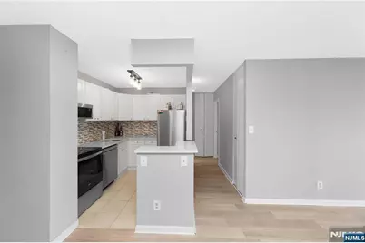 250 Gorge 21E #21E, Cliffside Park, NJ 07010 - Photo 4