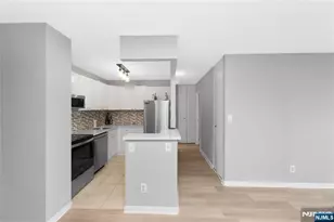 250 Gorge 21E, Cliffside Park, NJ 07010 - Photo 4