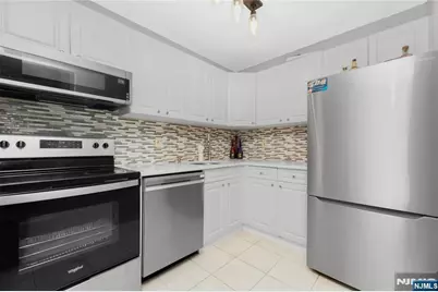 250 Gorge 21E #21E, Cliffside Park, NJ 07010 - Photo 6