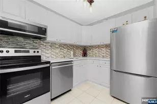 250 Gorge 21E, Cliffside Park, NJ 07010 - Photo 6