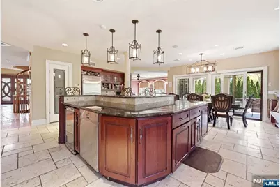 305 Blauvelt Court, Paramus, NJ 07652 - Photo 16