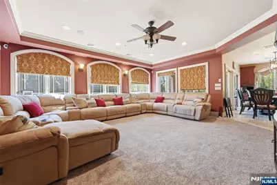 305 Blauvelt Court, Paramus, NJ 07652 - Photo 12
