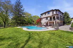 305 Blauvelt Ct, Paramus, NJ 07652 - Photo 46