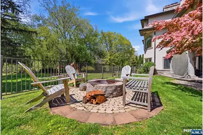 305 Blauvelt Court, Paramus, NJ 07652 - Photo 44