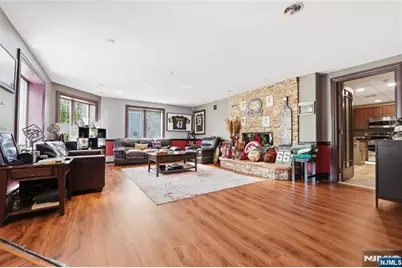 305 Blauvelt Court, Paramus, NJ 07652 - Photo 14