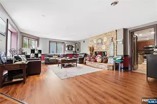 305 Blauvelt Ct, Paramus, NJ 07652 - Photo 14