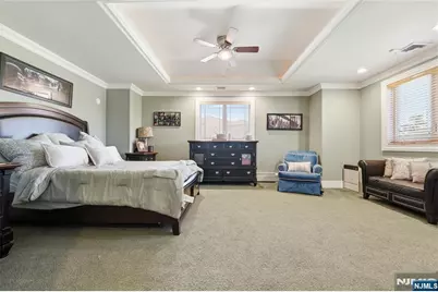 305 Blauvelt Court, Paramus, NJ 07652 - Photo 32