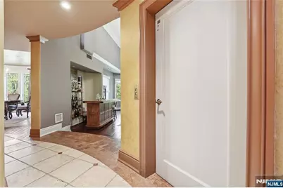 305 Blauvelt Court, Paramus, NJ 07652 - Photo 4