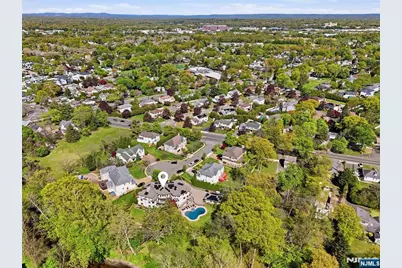 305 Blauvelt Court, Paramus, NJ 07652 - Photo 48
