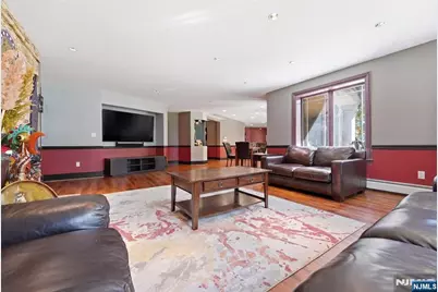 305 Blauvelt Court, Paramus, NJ 07652 - Photo 36