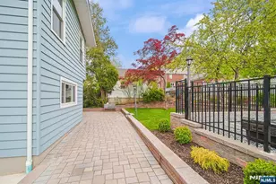 586 Hillside St, Ridgefield, NJ 07657 - Photo 4