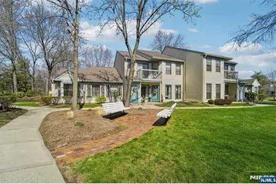 22 Eakens Court, Mahwah, NJ 07430 - Photo 2