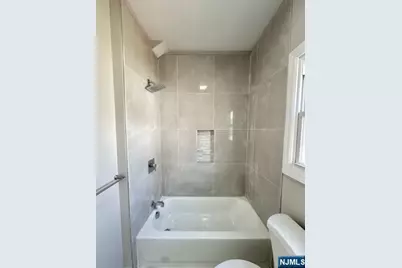 105 7th Street, Newark, NJ 07107 - Photo 24