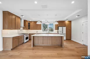 229 Sutton Pl, New Milford, NJ 07646 - Photo 4