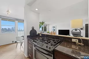 6040 Blvd East 23F, West New York, NJ 07093 - Photo 8