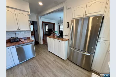 27 Roosevelt Avenue, Dumont, NJ 07628 - Photo 4