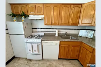 26-28 Spruce Street 1A #1A, Kearny, NJ 07032 - Photo 6