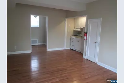 126 Hastings Avenue A #A, Rutherford, NJ 07070 - Photo 6