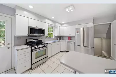 182 Pascack Avenue, Emerson, NJ 07630 - Photo 10