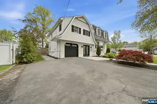 13 Dogwood Ct, Paramus, NJ 07652 - Photo 2
