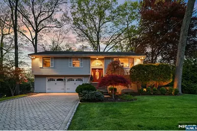27 Pennsylvania Avenue, Montvale, NJ 07645 - Photo 2