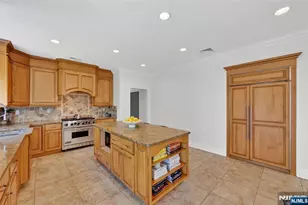 9 Heller Ct, Mahwah, NJ 07430 - Photo 18