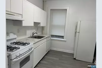 250 Broad 2D #2D, Leonia, NJ 07605 - Photo 2