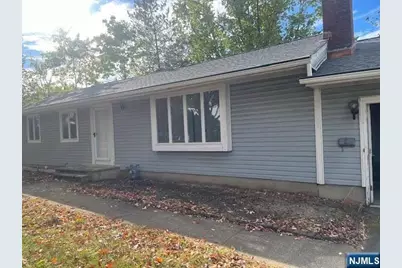 186 Cleenput Terrace, Paramus, NJ 07652 - Photo 2