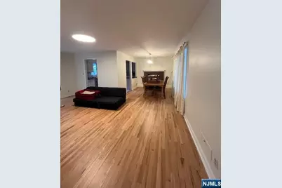 186 Cleenput Terrace, Paramus, NJ 07652 - Photo 4