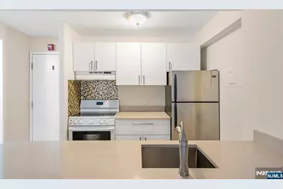 333 Grand Avenue 2S #2S, Palisades Park, NJ 07650 - Photo 4