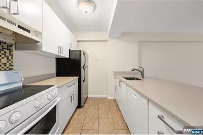 333 Grand Avenue 2S #2S, Palisades Park, NJ 07650 - Photo 2