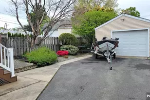 749 Ten Eyck Ave, Lyndhurst Township, NJ 07071 - Photo 22