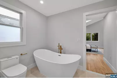 448 Fern Avenue, Lyndhurst Township, NJ 07071 - Photo 32