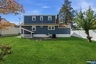21-05 Dalton Pl, Fair Lawn, NJ 07410 - Photo 4