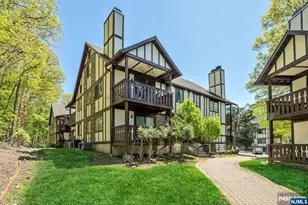 3202 Stowe Ln, Mahwah, NJ 07430 - Photo 2