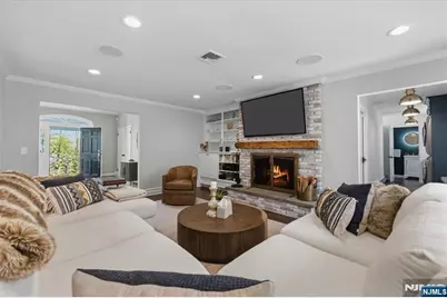 327 Woodside Avenue, Franklin Lakes, NJ 07417 - Photo 8