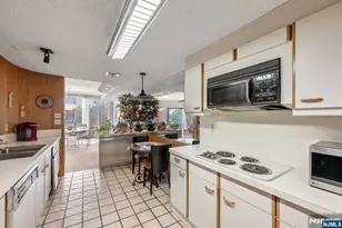 1360 Hamburg Turnpike 409, Wayne, NJ 07470 - Photo 12