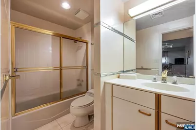 1360 Hamburg Turnpike 409 #409, Wayne, NJ 07470 - Photo 16