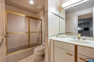 1360 Hamburg Turnpike 409, Wayne, NJ 07470 - Photo 16
