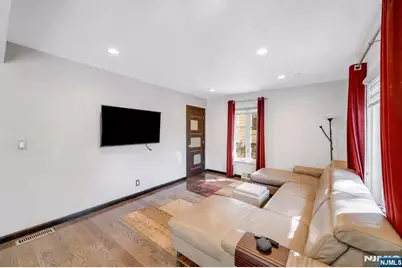 247 Glenwood Avenue, Leonia, NJ 07605 - Photo 8